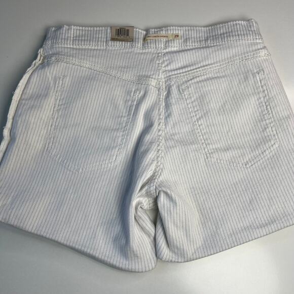 Levi's NWT Women's Mid-Length Shorts Mid-Rise Slim Striped Coastal Size 8 / W29 - Picture 11 of 13